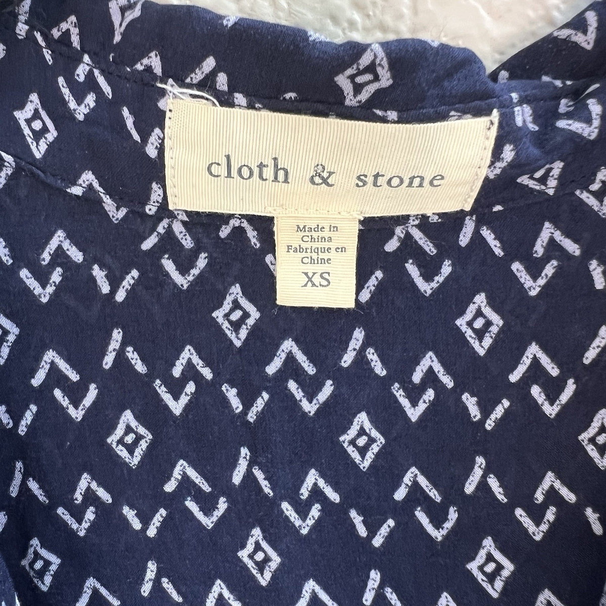 Cloth and Stone Geometric Long Sleeve Sheer Button Down Blouse Navy White XS