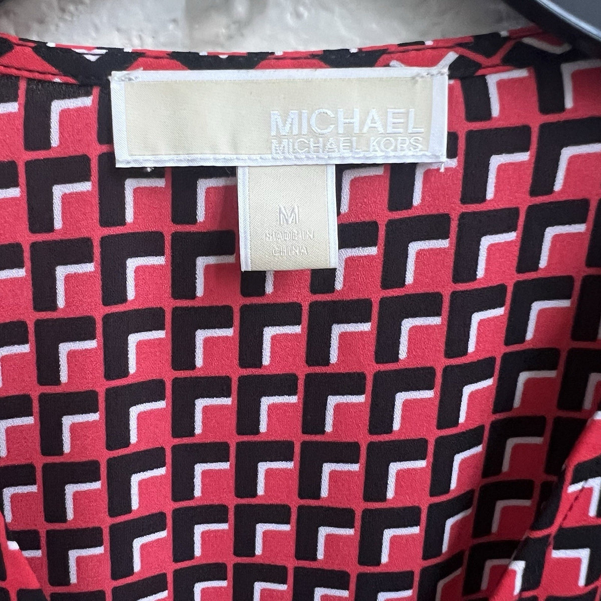 Michael Kors Women's Blouse Geometric Short Sleeves V-Neck Top Sz M Zipper