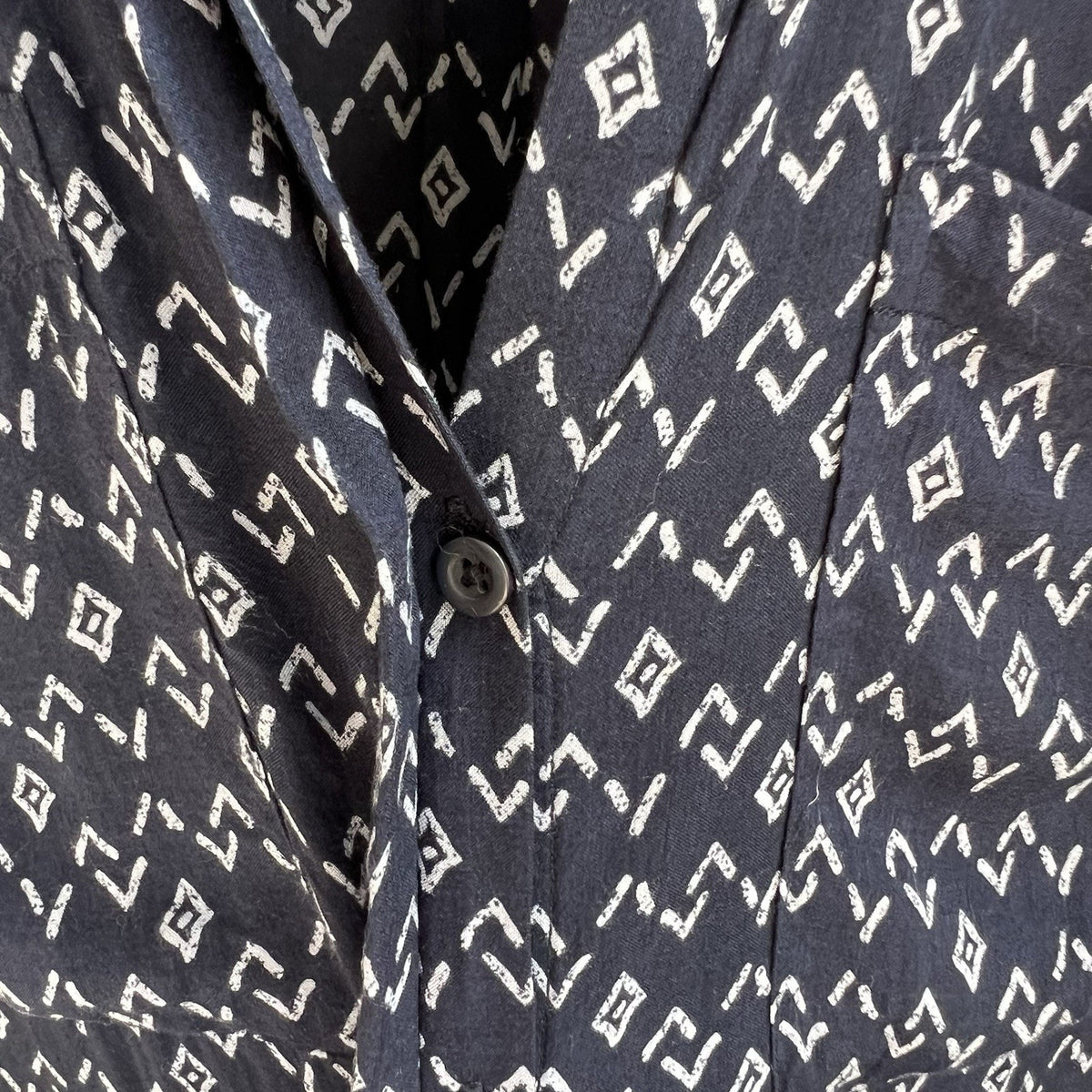 Cloth and Stone Geometric Long Sleeve Sheer Button Down Blouse Navy White XS