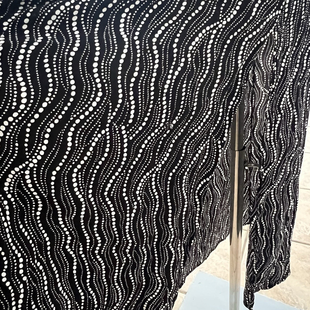 & Other Stories Puff Shoulder Crepe Midi Dress Dotted Print Sz 0 Front Slit