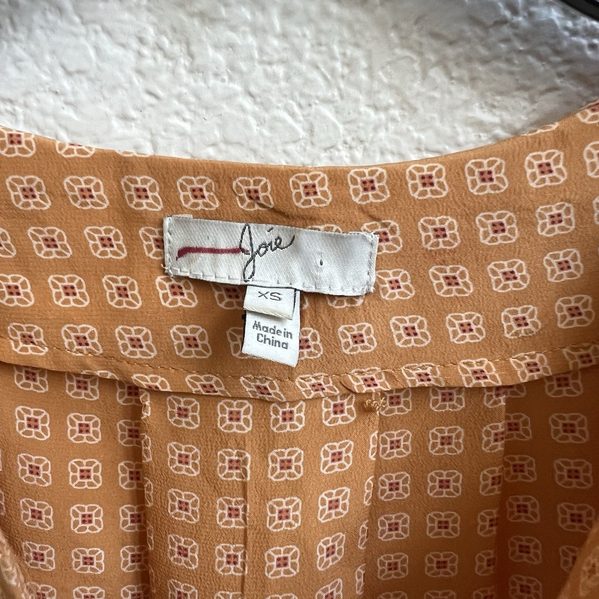 Joie 100% Silk Blouse Top XS Amy Scarf Geometric Flowy Cottagecore Feminine Boho