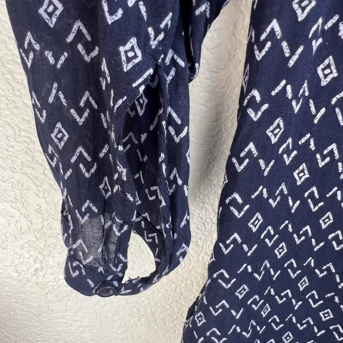 Cloth and Stone Geometric Long Sleeve Sheer Button Down Blouse Navy White XS