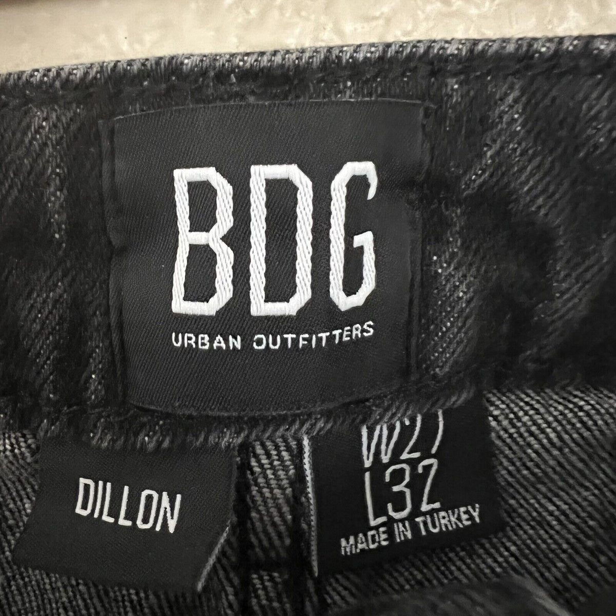 Urban Outfitters BDG NWT Sz 27 Dillon High Rise Slim Straight Jeans Raw Hem Gray